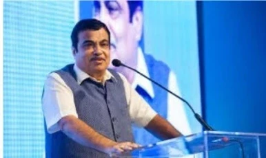 Nitin Gadkari: नई दिल्ली/नागपुर। Waste Water Recycling: केंद्रीय सड़क, परिवहन और जहाजरानी मंत्री नितिन गडकरी ने हाल ही में एक ऐसी जानकारी साझा की, जिसमें वेस्ट वॉटर रिसाइक्लिंग के जरिए जल को पुनः उपयोग के लायक बनाया
