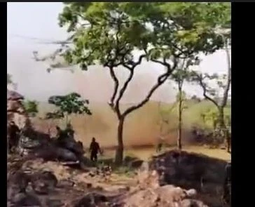 पहाड़ी कर्रेगुट्टा को हजारों जवानों ने घेर रखा है, उसके बगल में ही मौजूद धोबे की पहाड़ियों पर जवानों ने कब्जा कर लिया है।