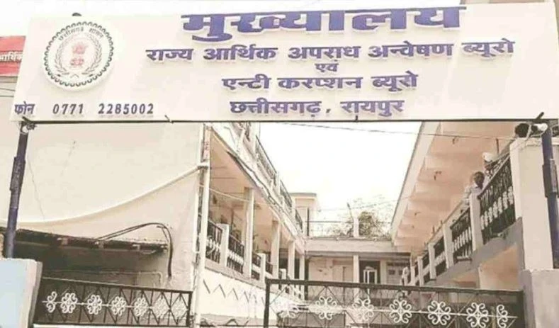 CG liquor scam: Prosecution sanctioned against 21 excise officers, threat of arrest looms, important clues found in EOW raid