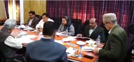 Pahalgam terror attack: CM Omar Abdullah arrives at Pahalgam Club for cabinet meeting, sends strong message to Pakistan