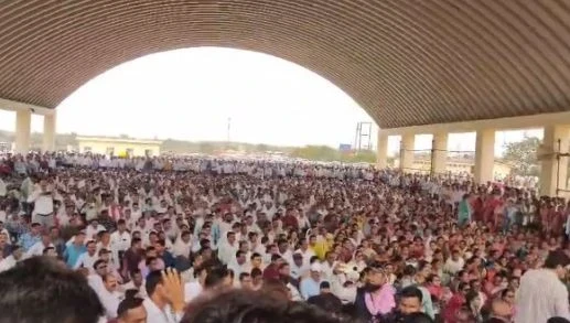 CG News: Teachers came on road in protest against rationalization, scuffled with police, watch video