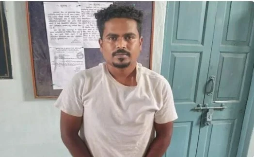 CG Naxal News: Naxal associate arrested in Narayanpur, explosives including cordex wire, scanner recovered
