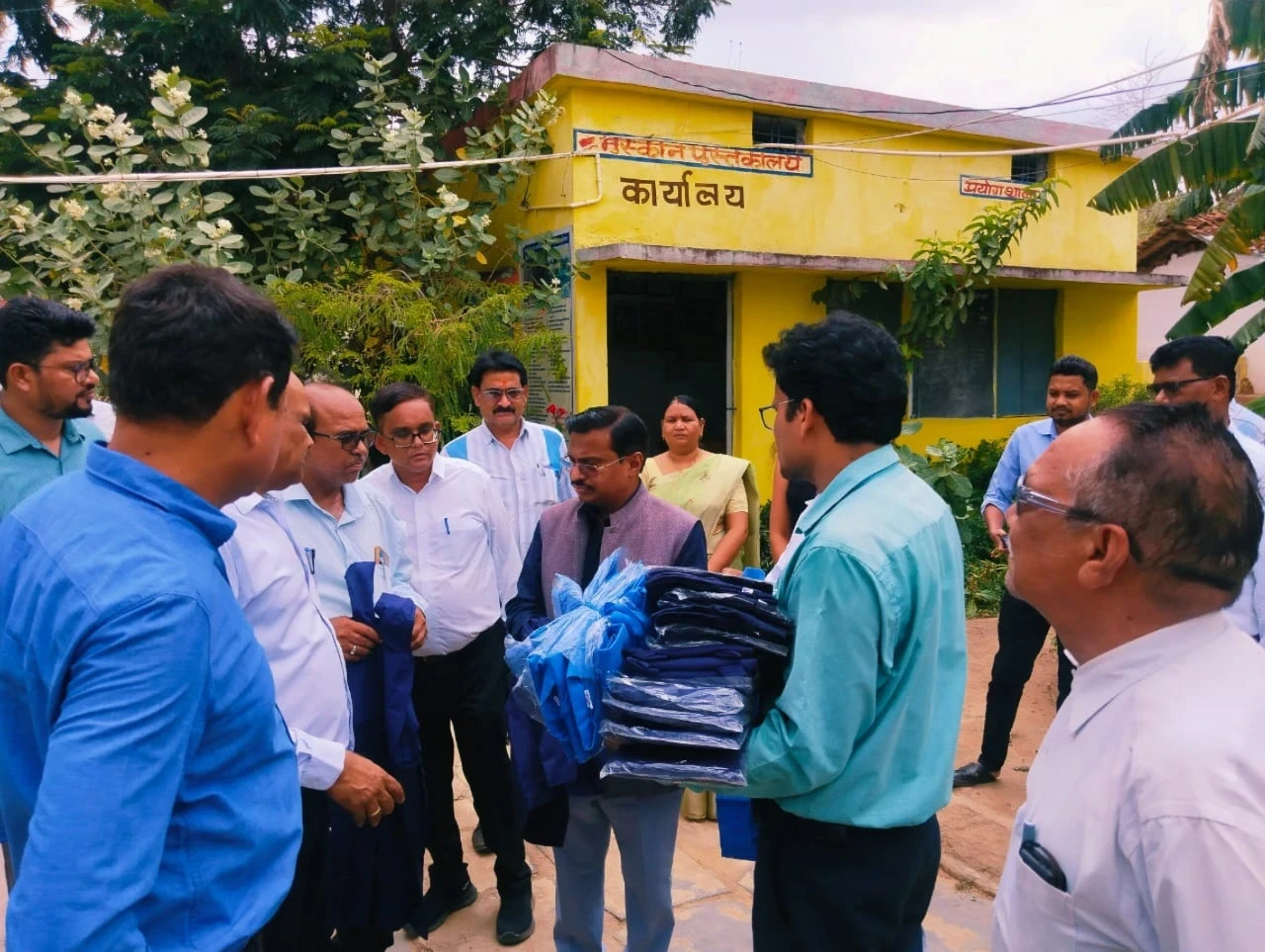 CG News: रायपुर संभाग आयुक्त एम. डी. कावरे ने कसेकेरा विद्यालय में शाला प्रवेश उत्सव 2025 की तैयारियों का किया अवलोकन CG News: रायपुर संभाग आयुक्त एम. डी. कावरे ने कसेकेरा विद्यालय में शाला प्रवेश उत्सव 2025 की तैयारियों का किया अवलोकन