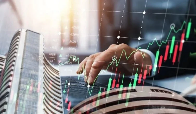 Share Market Today: Market swings sharply in IT, metal, oil and realty stocks, Sensex jumps 678 points to close at 81,796, Nifty crosses 24,946