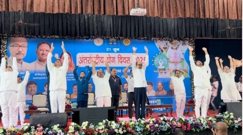 International Yoga Day: From Governor Deka to Deputy CM, Ministers, MLAs, MPs practiced yoga, see the enthusiasm of the people in pictures