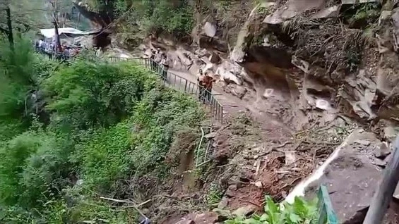 Landslide on Yamunotri Road
