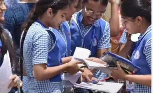 छत्तीसगढ़ शिक्षा विभाग ने 5वीं और 8वीं की परीक्षाओं को लेकर नया आदेश जारी किया है। अब सभी स्कूलों के लिए केंद्रीय परीक्षा अनिवार्य होगी, यहां तक कि प्राइवेट स्कूलों को भी कोई छूट नहीं दी जाएगी। आदेश से शैक्षणिक व्यवस्था में समानता लाने की कोशिश की गई है।