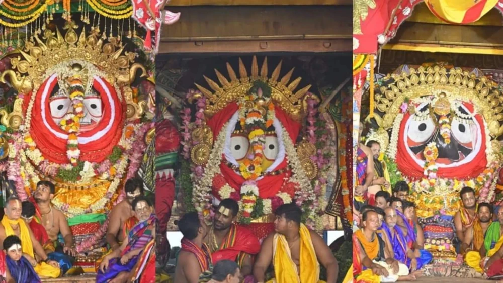 Puri Jagannath Rath Yatra: पुरी में भगवान जगन्नाथ के सुना बेशा में 208 किलो सोने के आभूषणों से सजे, भक्तों ने किए अलौकिक स्वरूप के दर्शन Puri Jagannath Rath Yatra: पुरी में भगवान जगन्नाथ के सुना बेशा में 208 किलो सोने के आभूषणों से सजे, भक्तों ने किए अलौकिक स्वरूप के दर्शन