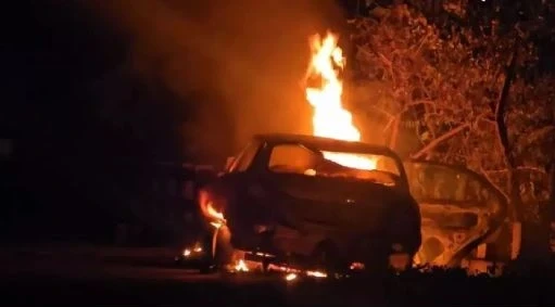 जलती कार में फंसे दोस्त – छत्तीसगढ़ में दर्दनाक सड़क हादसा