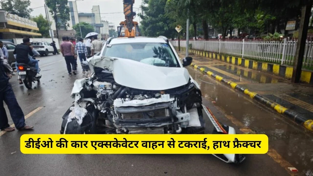 Chhattisgarh DEO car accident with excavator – hand fractured in road crash