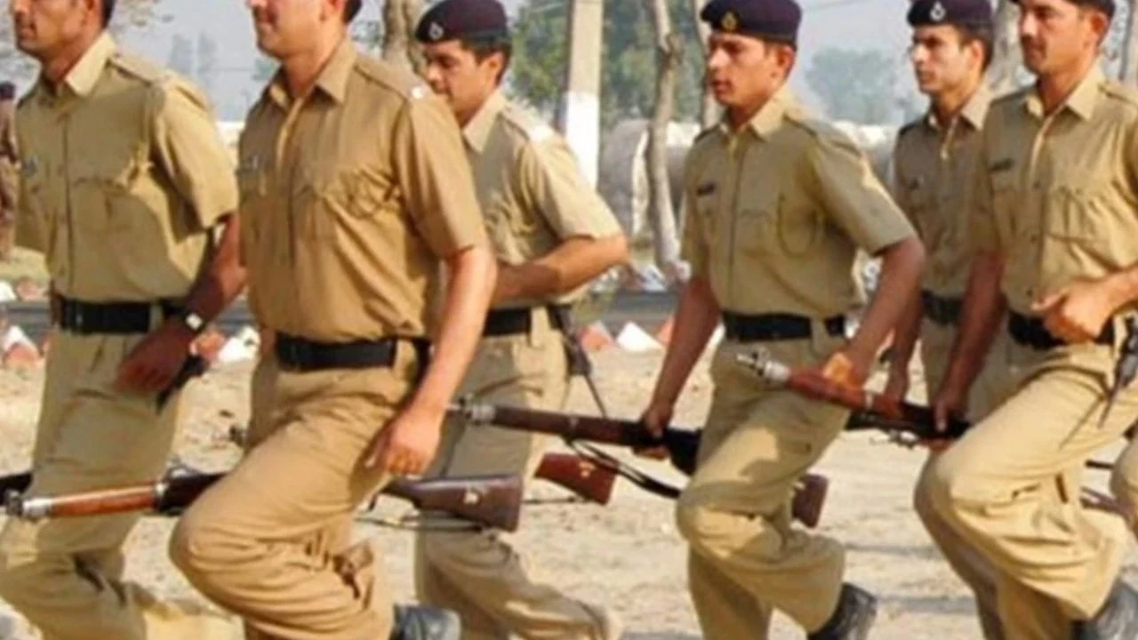 District-wise eligible list PDF link for CG Police Constable written exam registration deadline August 15 displayed on computer screen