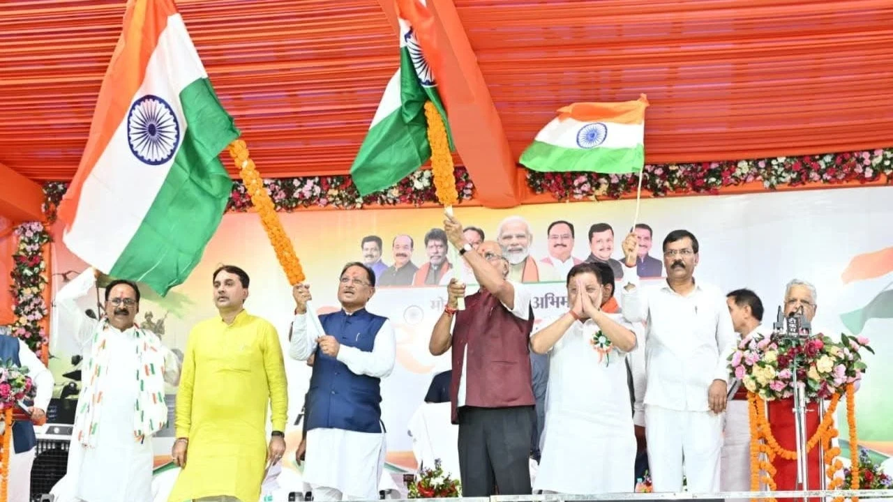 रायपुर में तिरंगा यात्रा में CM साय और जनसैलाब, हर घर तिरंगा अभियान के साथ एकता का संदेश