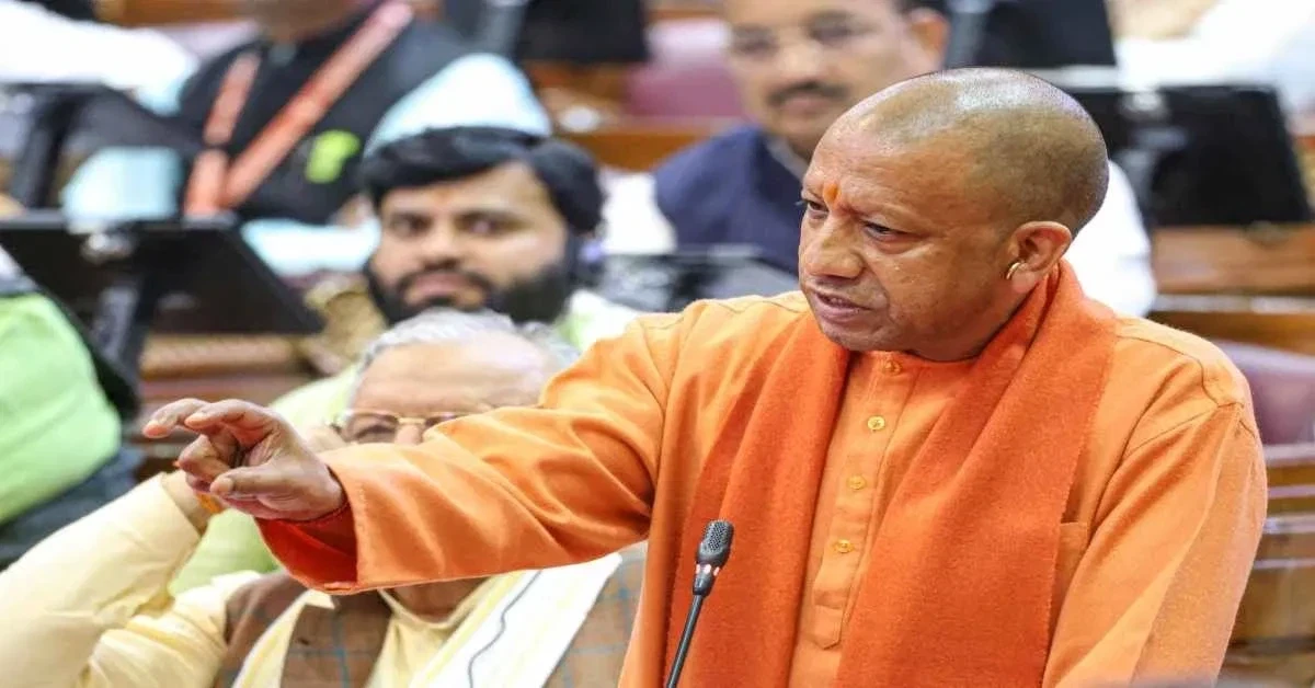 मुख्यमंत्री योगी आदित्यनाथ विधानसभा में जीरो पॉवर्टी अभियान पर चर्चा करते हुए।
