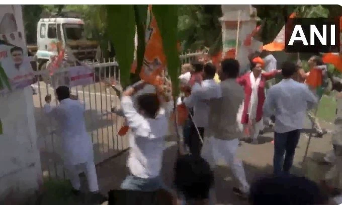 पटना में कांग्रेस दफ्तर के बाहर बीजेपी-कांग्रेस कार्यकर्ताओं के बीच मारपीट, नरेंद्र मोदी पर टिप्पणी से बवाल।