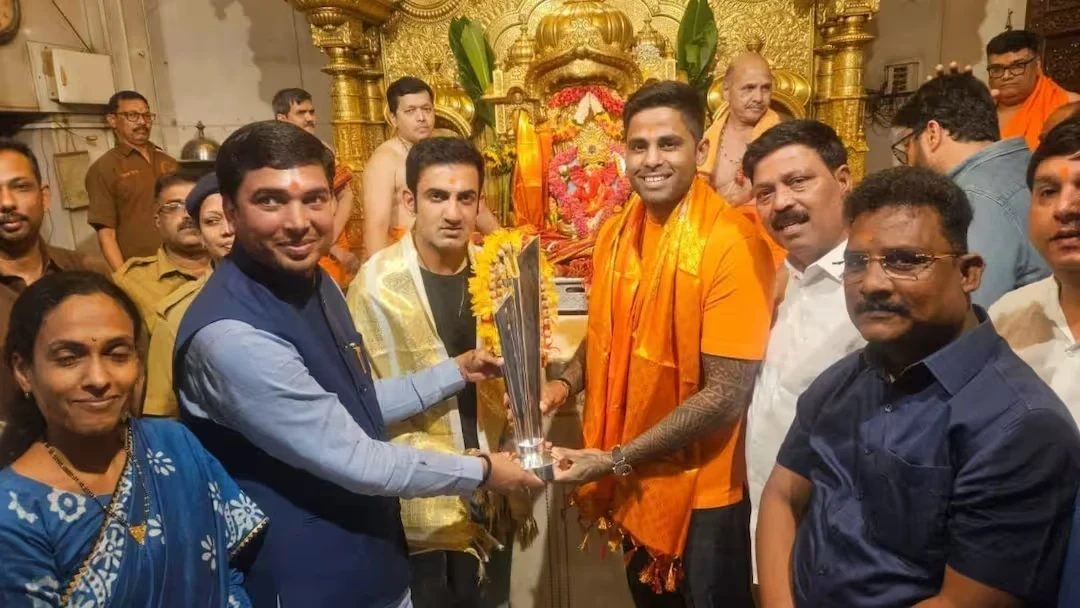 Team India Visit Siddhivinayak Temple