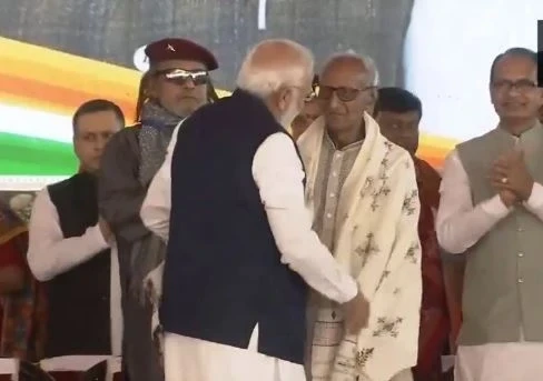 Pm Narendra Modi , Makhanlal Sarkar Senior Workers, Bjp, West Bengal,Kashmir Indian Tricolor, Shyama Prasad Mukherjee