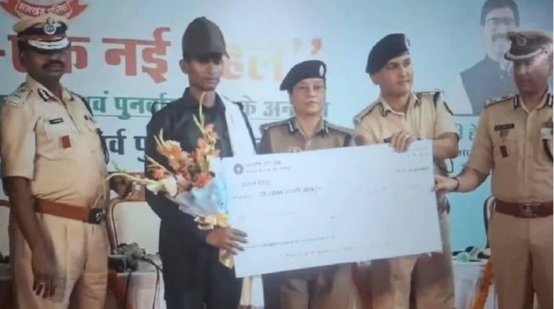 maoists surrender,27 maoists surrender,ranchi,CRPF