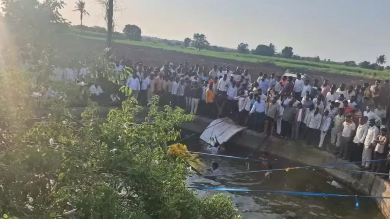 Pandharpur Pickup Van Accident