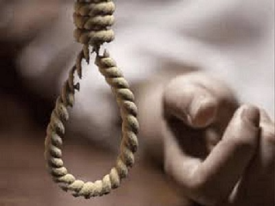 "दुर्ग जिले के रविदास नगर में आत्महत्या के बाद पुलिस की जांच।"