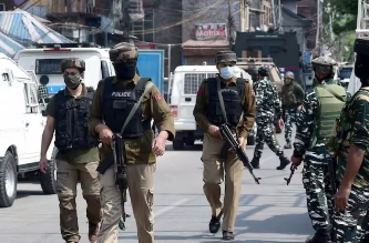 Kupwara Encounter:  भारतीय सेना ने रविवार को जम्मू-कश्मीर के केरन सेक्टर में नियंत्रण रेखा (LOC) पर आतंकवादियों की घुसपैठ की कोशिश को नाकाम कर दिया है। सेना ने घुसपैठ कर र