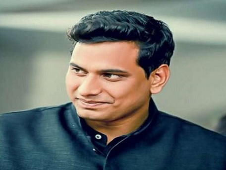 MMS scandalभिलाई नगर पुलिस कांग्रेस विधायक देवेंद्र यादव से एमएमएस कांड में पूछताछ करते हुए।