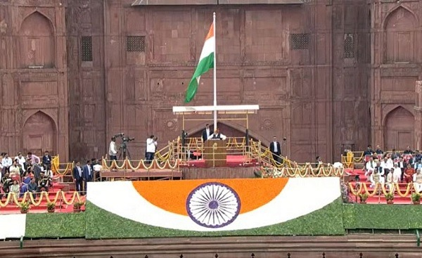 प्रधानमंत्री नरेंद्र मोदी