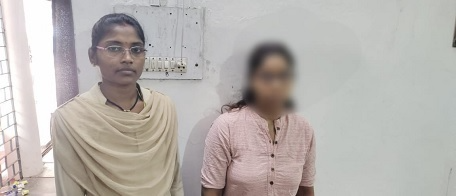 जांजगीर के थाना चांपा में ज्योति देवांगन के खिलाफ 1.74 लाख रुपये धोखाधड़ी मामले में अपराध पंजीबद्ध किया गया। आरोपी ने फेसबुक पर दोस्त बनाकर झांसे में लिया और पैसे ठग लिए। आईपीएस विवेक शुक्ला के निर्देशन में आरोपी को गिरफ्तार कर न्यायिक रिमांड पर भेजा गया।
