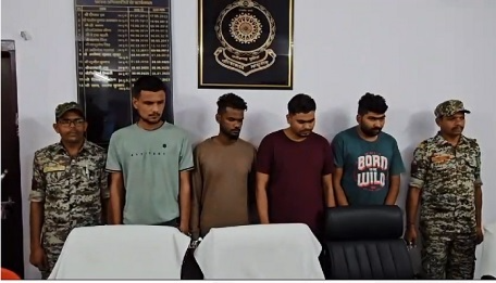 Kondagaon police arrest four Madhya Pradesh residents in a major online fraud case, recovering items worth 7 lakh rupees.