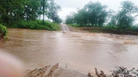 CG बस्तर में बाढ़ : ओरछा ब्लॉक बना टापू, भैरमगढ़ नेशनल हाईवे जाम, जन-जीवन अस्त-व्यस्त CG बस्तर में बाढ़ : ओरछा ब्लॉक बना टापू, भैरमगढ़ नेशनल हाईवे जाम, जन-जीवन अस्त-व्यस्त