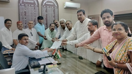 Former MLA Shailesh Pandey criticizes Bilaspur's police and BJP government for a rise in knife attacks and crime, attributing the increase to poor law enforcement and alcohol-related violence.