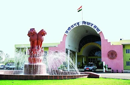Chhattisgarh Assembly में नक्सल इलाकों से पुलिसकर्मियों के तबादले और आवास प्रावधान पर चर्चा