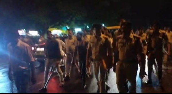 भोपाल के कोहेफिजा इलाके में प्रॉपर्टी डीलर पर कट्टा और तलवार से हमला करने वाले बदमाश फीरोज बाबा, आदिल बच्चा, और शाहिद इटारसी को विदिशा पुलिस ने आर्म्स एक्ट के तहत गिरफ्तार किया