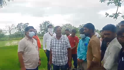 बेमेतरा के नवागढ़ में कुएं में जहरीली गैस के रिसाव से तीन ग्रामीणों की मौत हो गई। मोटर पंप चेक करते समय यह हादसा हुआ।