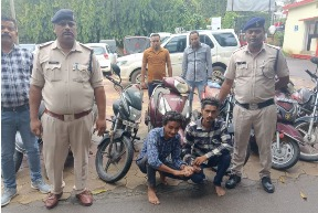 Raipur City Crime: आधा दर्जन से अधिक दोपहिया वाहन चोरी करने वाला शातिर चोर गिरफ्तार
