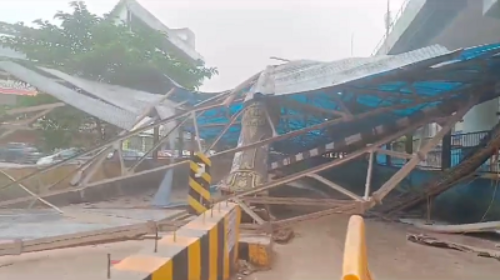 Container vehicle rams Nehru Nagar underbridge, damages structure quite a bit Container vehicle rams Nehru Nagar underbridge, damages structure quite a bit