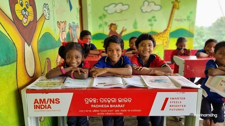 एएम/एनएस इंडिया द्वारा चित्रकोंडा पाइपलाइन गांवों में प्राथमिक विद्यालयों को डेस्क एवं बेंच का वितरण किया गया एएम/एनएस इंडिया द्वारा चित्रकोंडा पाइपलाइन गांवों में प्राथमिक विद्यालयों को डेस्क एवं बेंच का वितरण किया गया