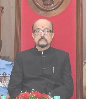 CG News: नव नियुक्त राज्यपाल रमेन डेका बुधवार को राज्यपाल पद की शपथ ली थी। शपथ ग्रहण के बाद राज्यपाल तीन दिन के दिल्ली दौरे पर जा रहे हैं। वे राष्ट्रपति द्रौपदी मुर्मू के पहले